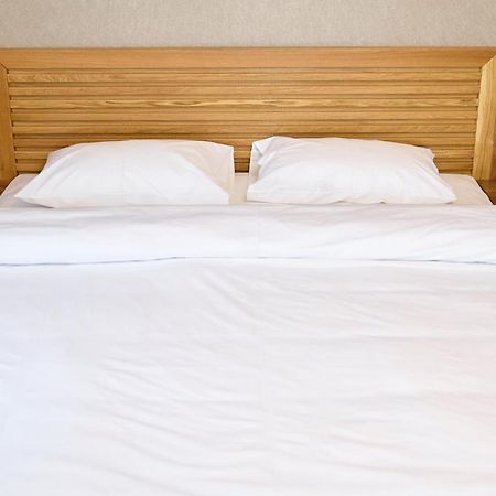 Hotel Eden Rimnicu Sarat Eksteriør bilde