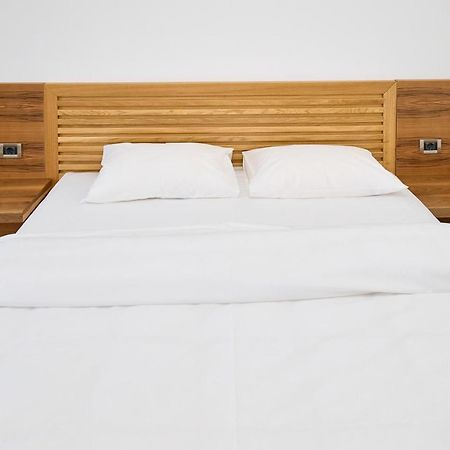 Hotel Eden Rimnicu Sarat Eksteriør bilde