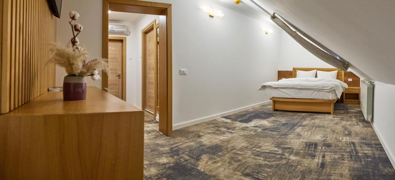 Hotel Eden Rimnicu Sarat Eksteriør bilde