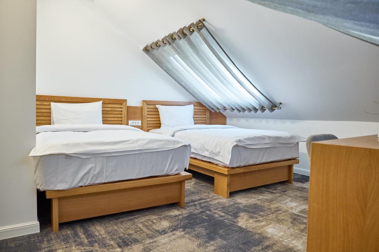 Hotel Eden Rimnicu Sarat Eksteriør bilde