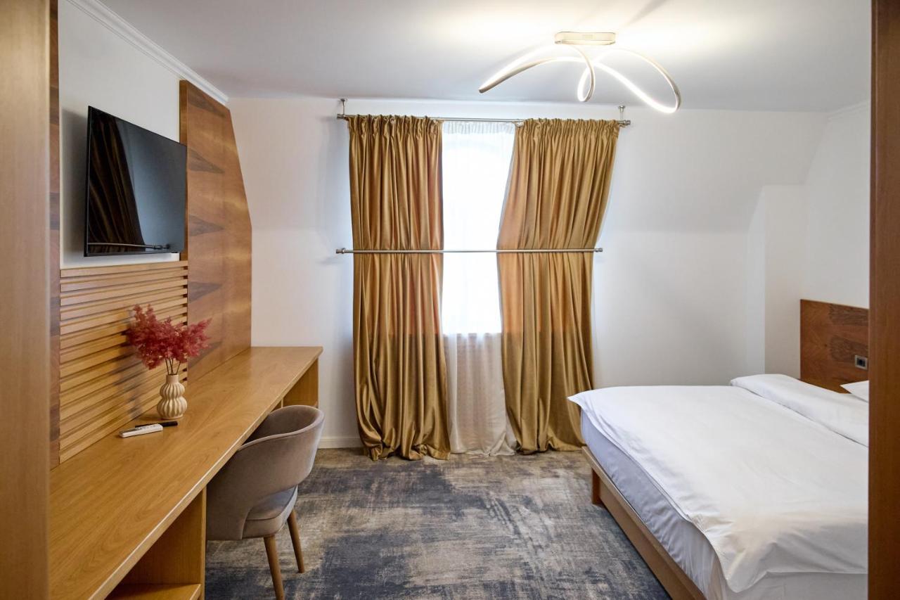 Hotel Eden Rimnicu Sarat Eksteriør bilde