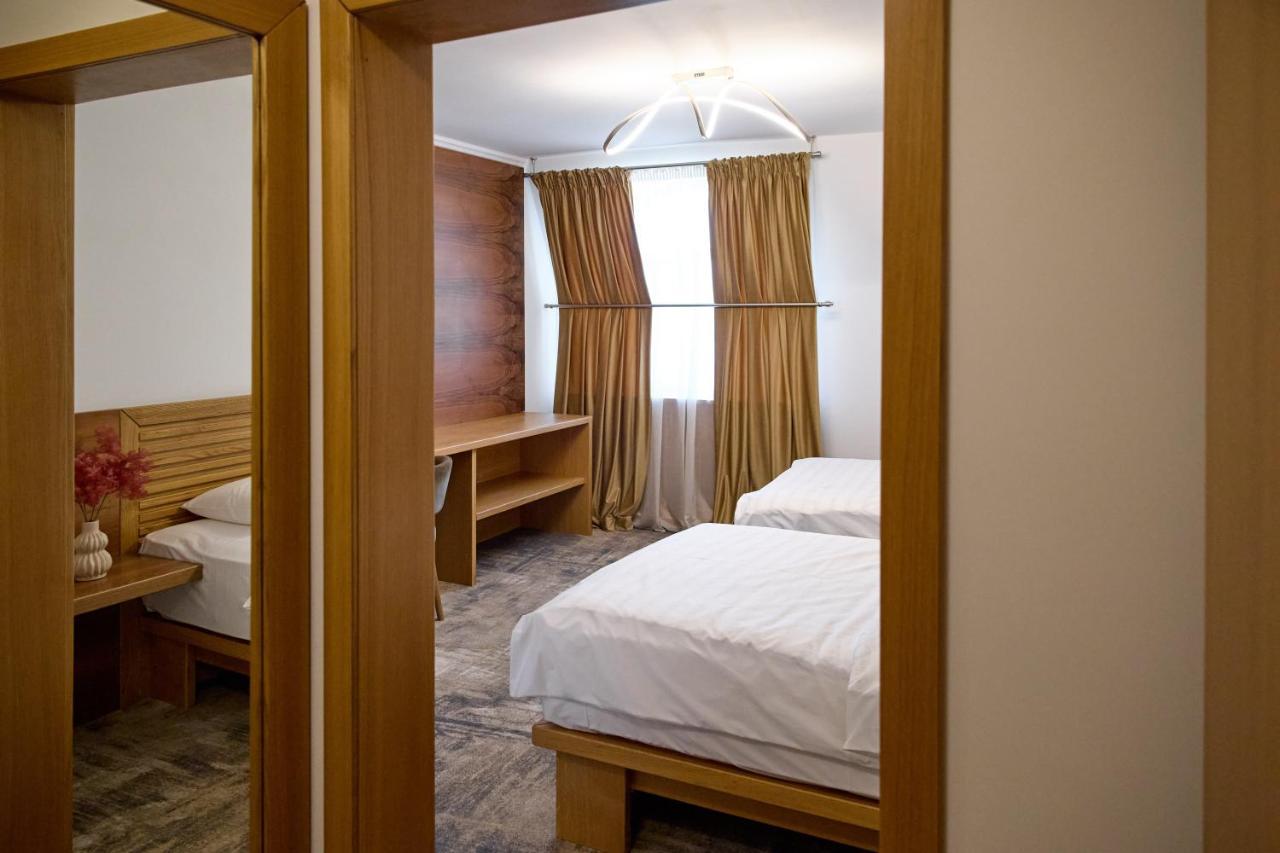 Hotel Eden Rimnicu Sarat Eksteriør bilde