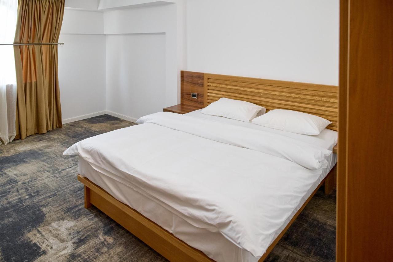 Hotel Eden Rimnicu Sarat Eksteriør bilde