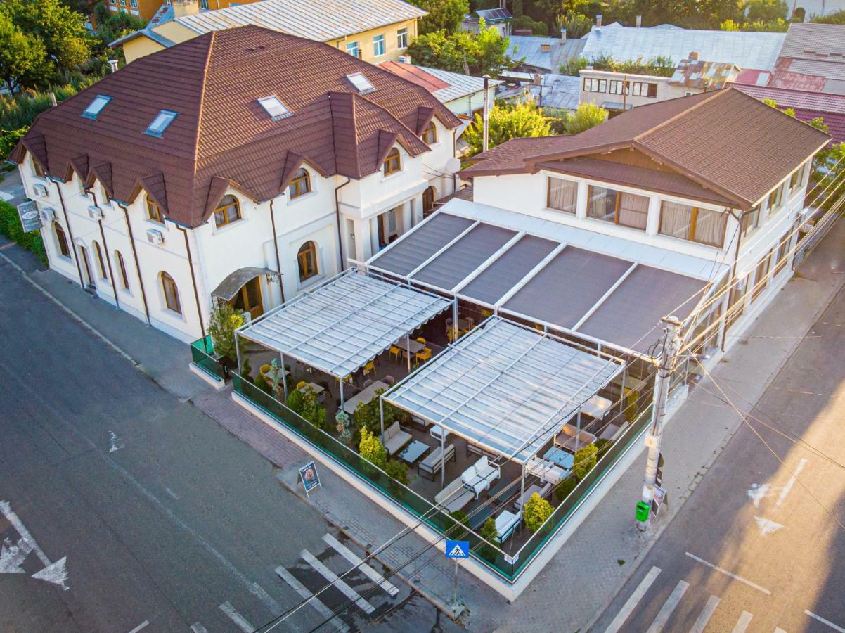 Hotel Eden Rimnicu Sarat Eksteriør bilde